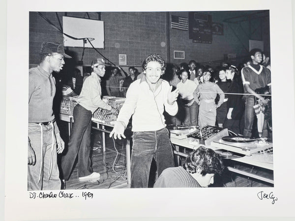 Fotografía de DJ Charlie Chase 89, impresa por Joe Conzo Jr.