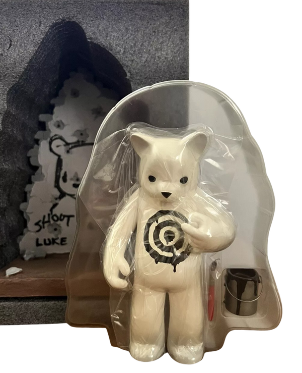 Escultura de vinilo Target Black HPM Shoot To Kill de Luke Chueh